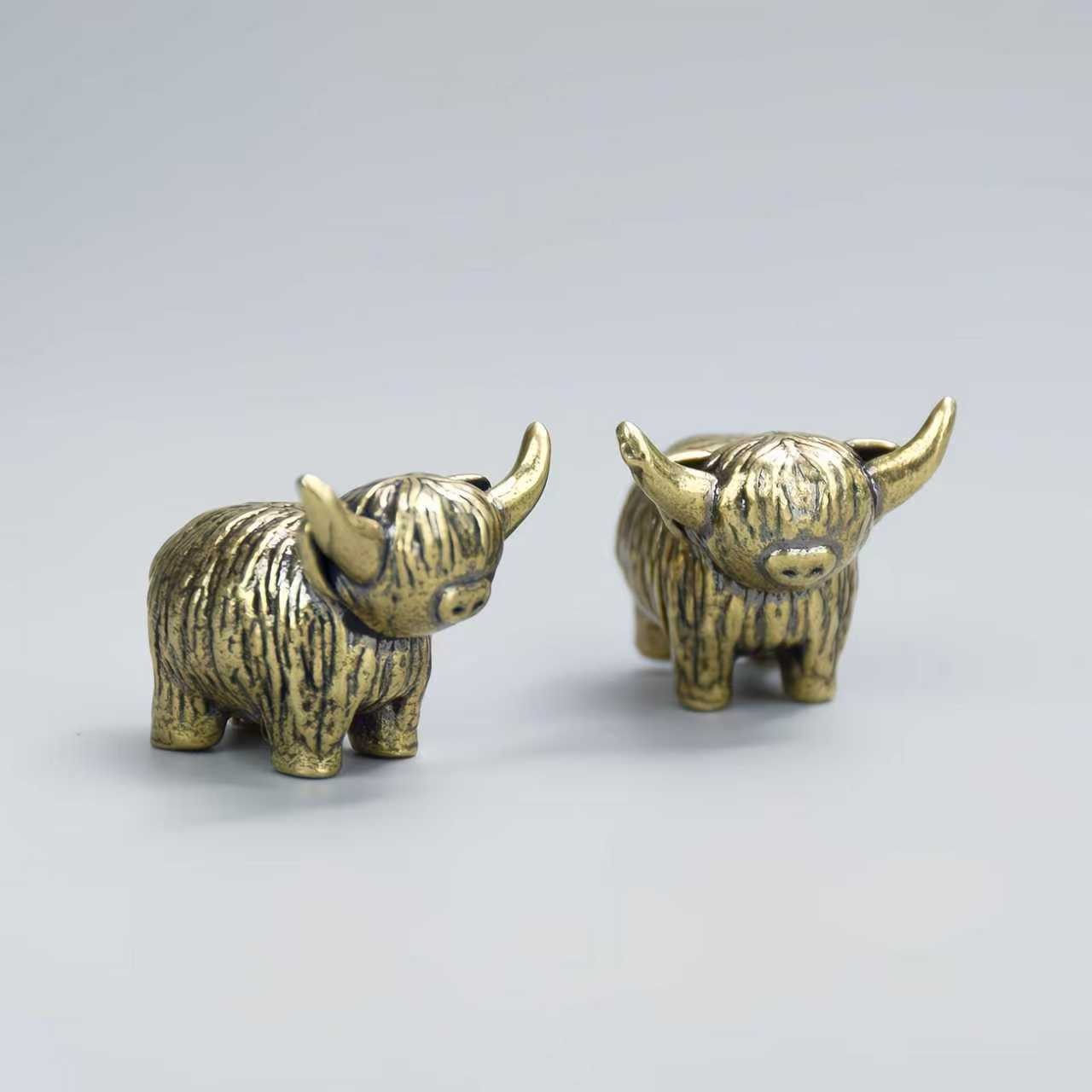 Vintage Brass Miniature Bull Figurines | Solid Brass, Decorative Miniature Ornaments for Tea Tables and Various Room Types, No Electricity Required