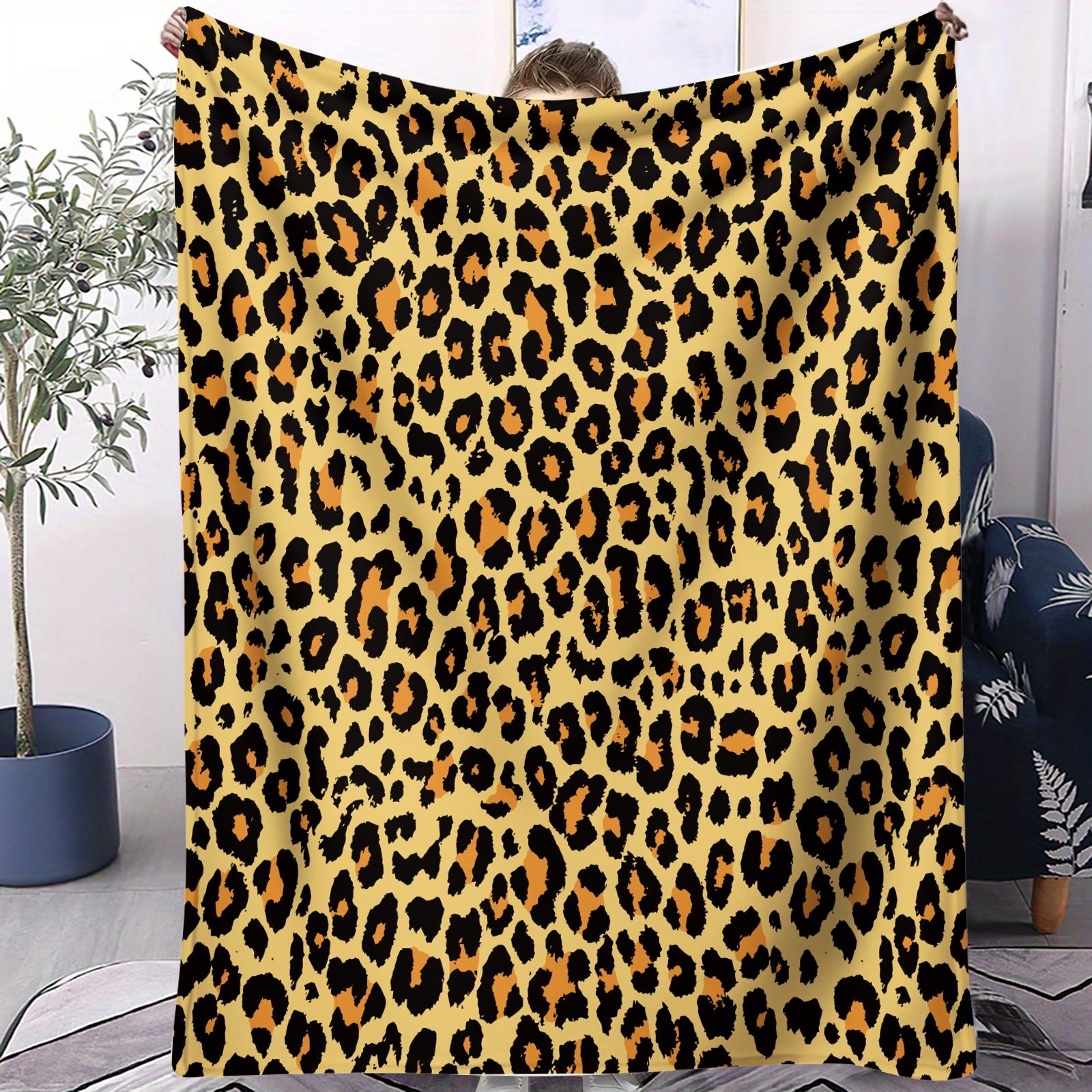 Retro Light Luxury Leopard Print Flannel Blanket, Soft and Fluffy, Warm and Breathable, Suitable for Fashionable Young Women for Home, Office and Travel Use, An Ideal Gift for Relatives and Friends