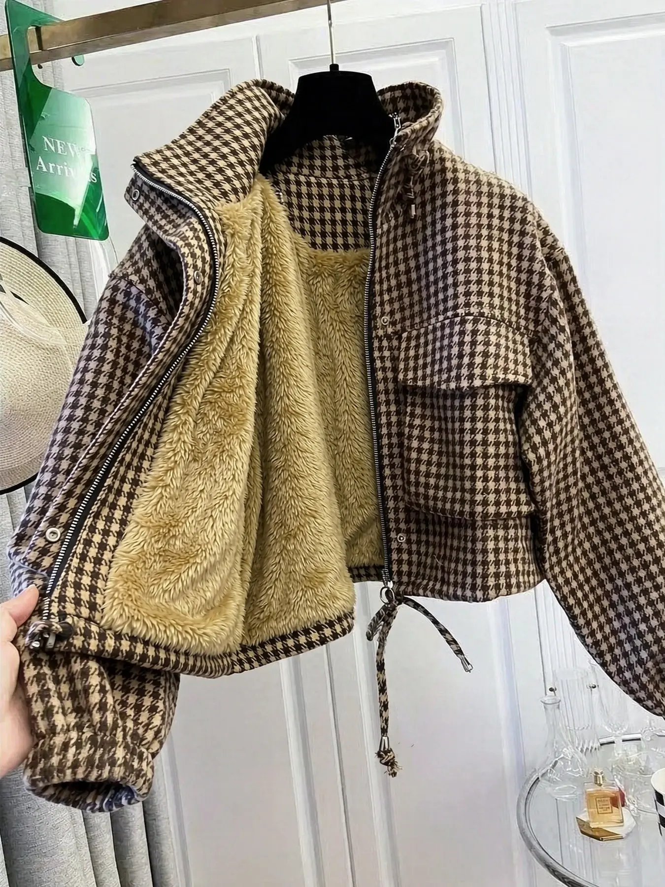 Women's Fashion Plaid Houndstooth Short Winter Jacket, Long Sleeve Stand Collar Coat, Drawstring and Zipper Closure, Fall Winter Choice
