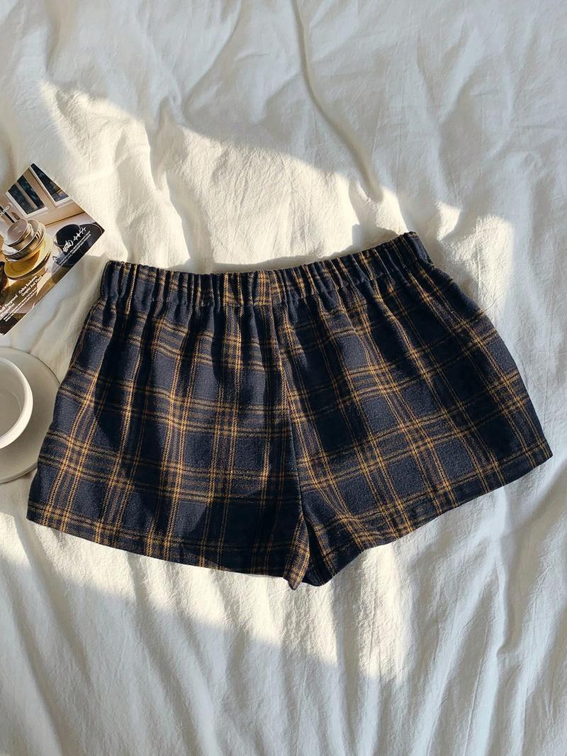 Women's summer casual everyday fashionable and cute plaid shorts.