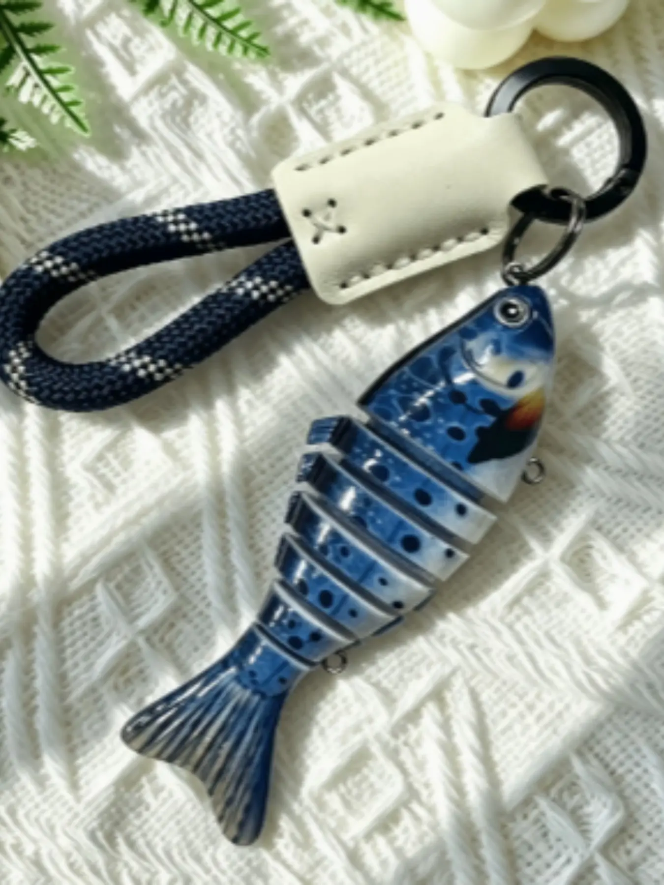 1pc Bionic Fish Shape Moving Keychain, Creative Car Gift, Bag Charm, Fish Key Ring, Unique Accessory for Everyday Use