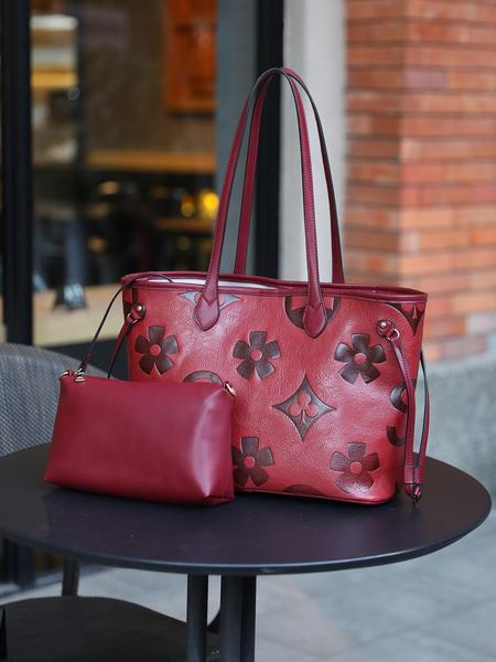 Women's Elegant Floral Embossed Tote Bag & Wristlet, Large Capacity Shoulder Bag, Fashionable Handbag Set for Daily Use
