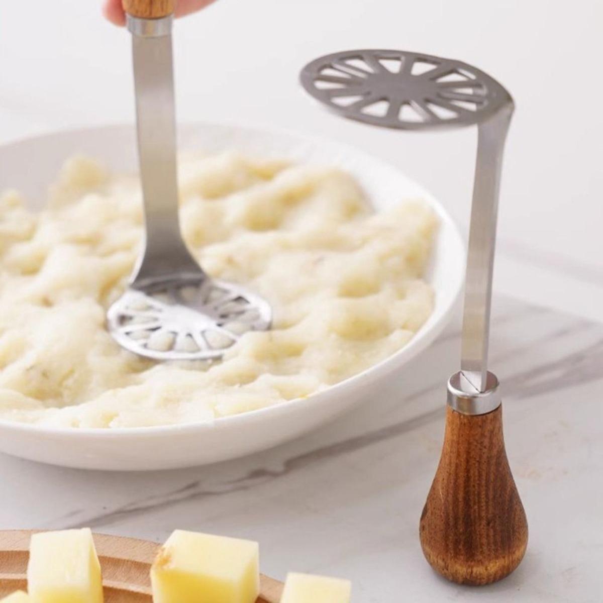 Manual potato masher, lemon juicer, manual press non-stick potato masher with non-slip wooden handle, rust-proof food masher. Potato mashing, food preparation, compact design