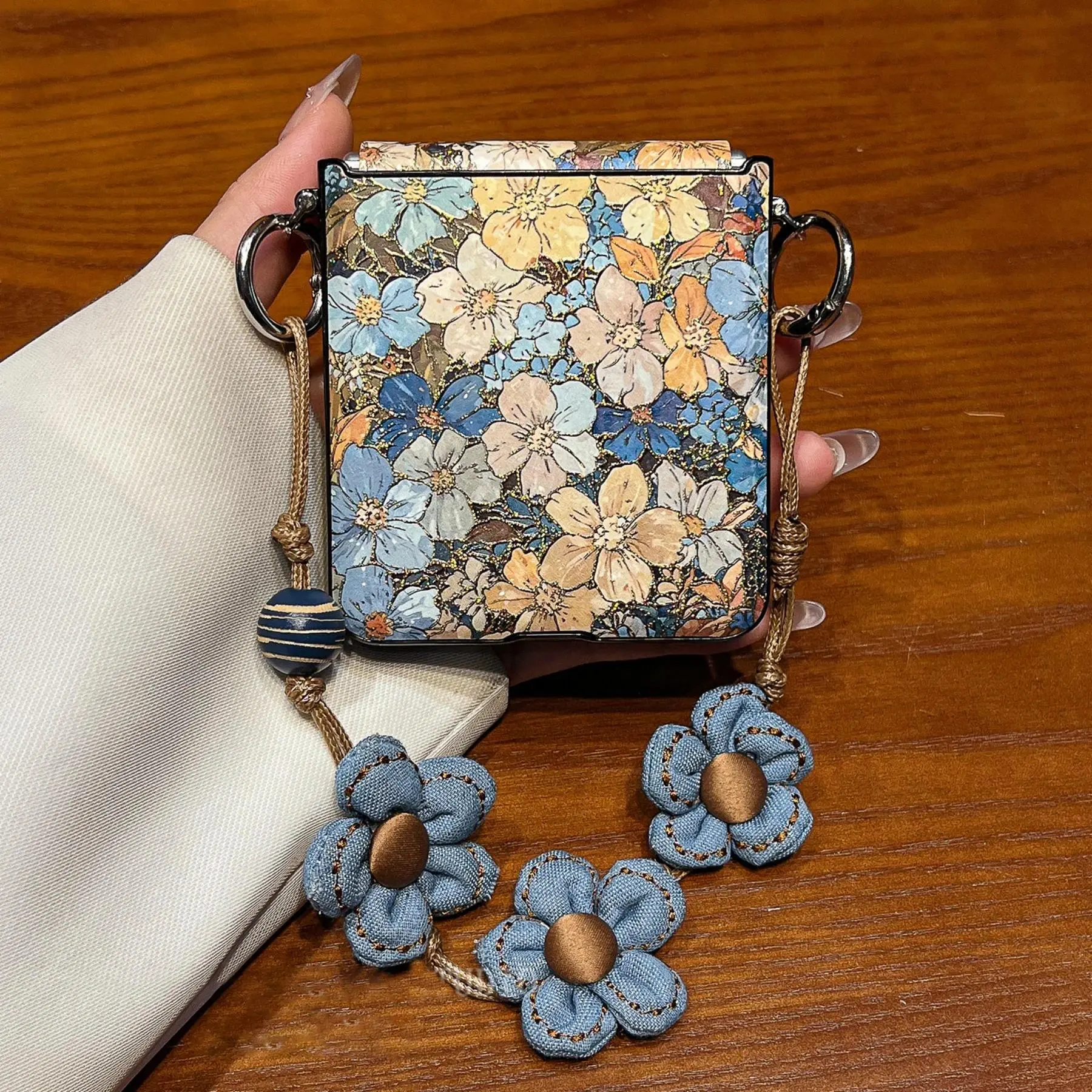 Luxury Flower Strap Painting Blue Flower Case for Samsung Galaxy Zflip8 7 6 5 Xiaomi Mix Flip2 Motorola Razr 70Ultra 60 Cover