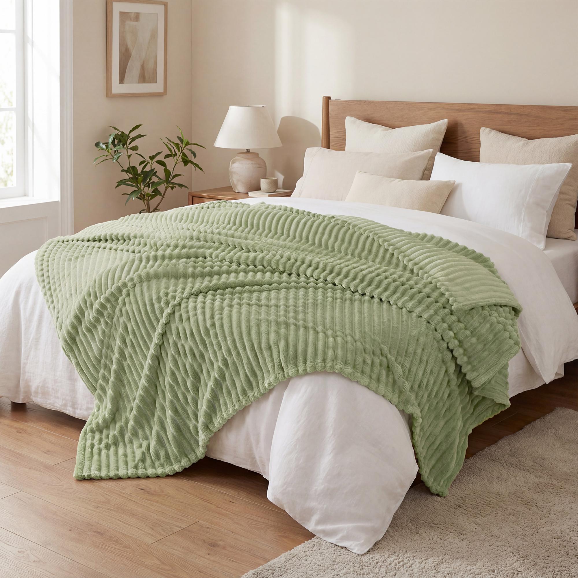 Raybee Cozy Soft Blankets - Faux Rabbit Fur Striped Throw Blanket for Couch, Travel,Office,Courtyard,Home Bedroom Decor Plush Outdoorfun,Flannel Throw Blanket,Perfect Gift Ideal