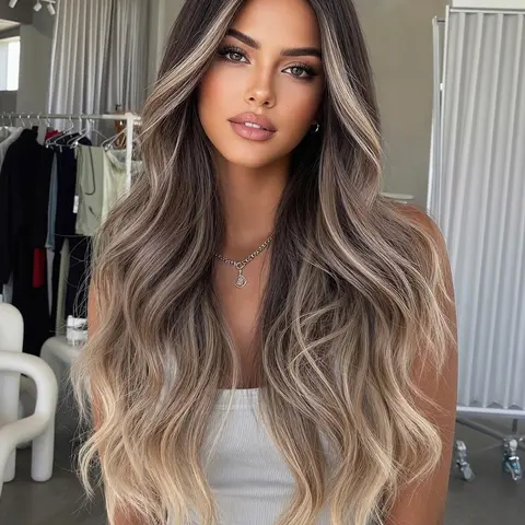 26-Inch Highlighted Long Wavy Wig, Voluminous Full-Cap Design with Heat-Resistant Synthetic Fibers, Center-Part Style without Bangs for Year-Round Wear