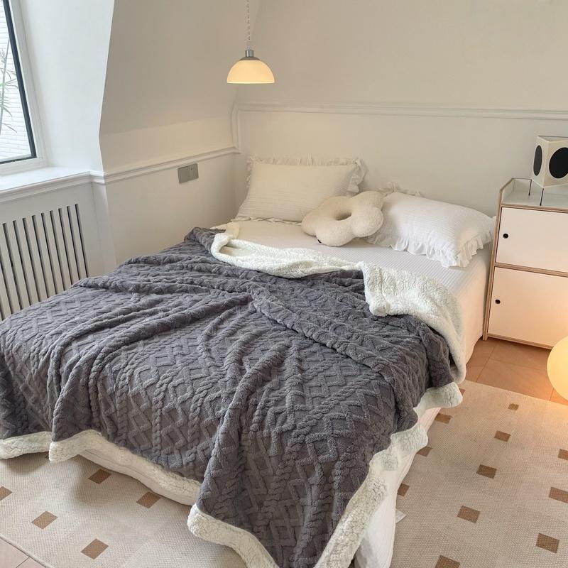 Diamond-Patterned Thickened Shearling Multi-Functional Blanket Soft and cozy double-layer winter blanket, bedspread, bedroom and restful sleep, Christmas gift, holiday gift Warm Blanket