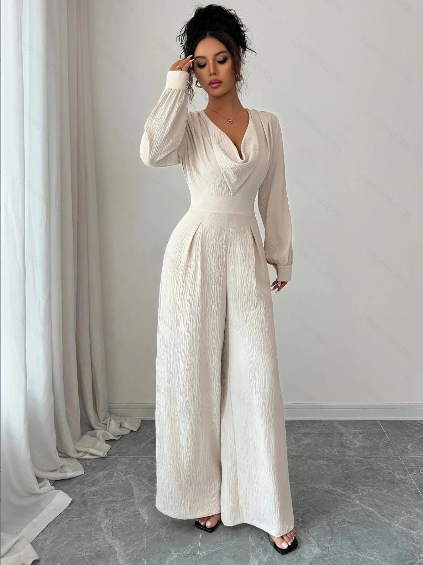 A women's beige swing collar long sleeved wide leg jumpsuit, Fashion plain jumpsuit, with a high waist and a cinched waist that looks taller and slimmer, suitable for commuting to work, shopping and outdoor activities