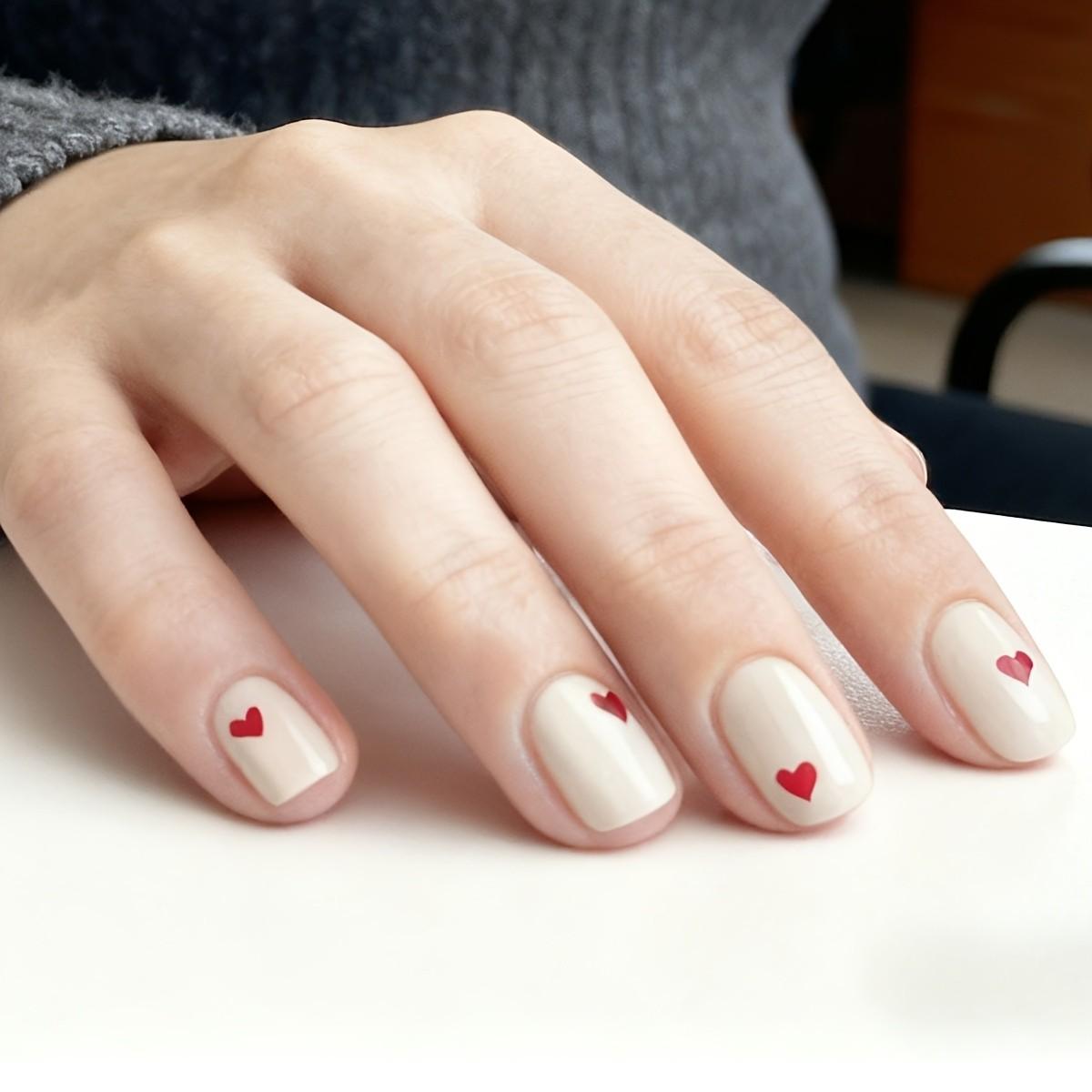 Short Square Heart Nail Art Stickers, Cute and Simple Wearable Nails, 24 Pieces, Perfect for Daily Use, Easy Application