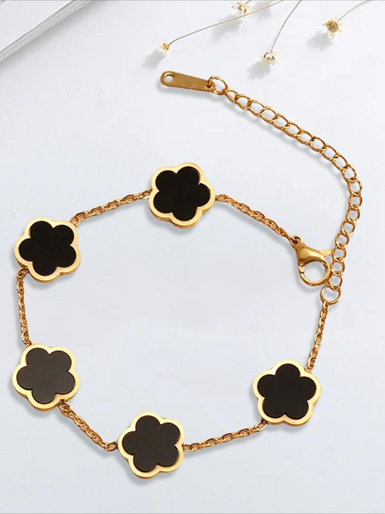 A Fashionable and Versatile Lucky Five-leaf Flower Bracelet, Suitable for Wearing To Banquets and Christmas, An Essential Gift