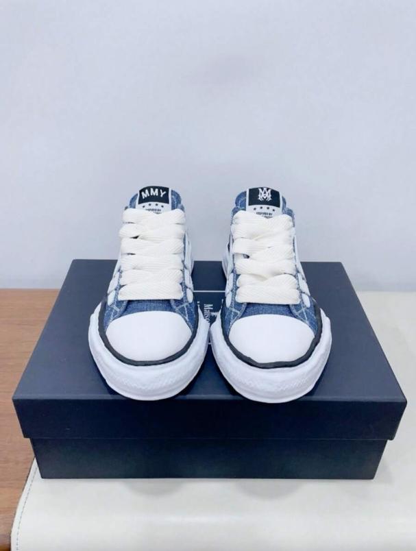 Unisex skate shoes, canvas slip-ons with wrapped soles, stylish low-top sneakers, trendy and comfortable versatile footwear for both men and women, outdoor athletic shoes.