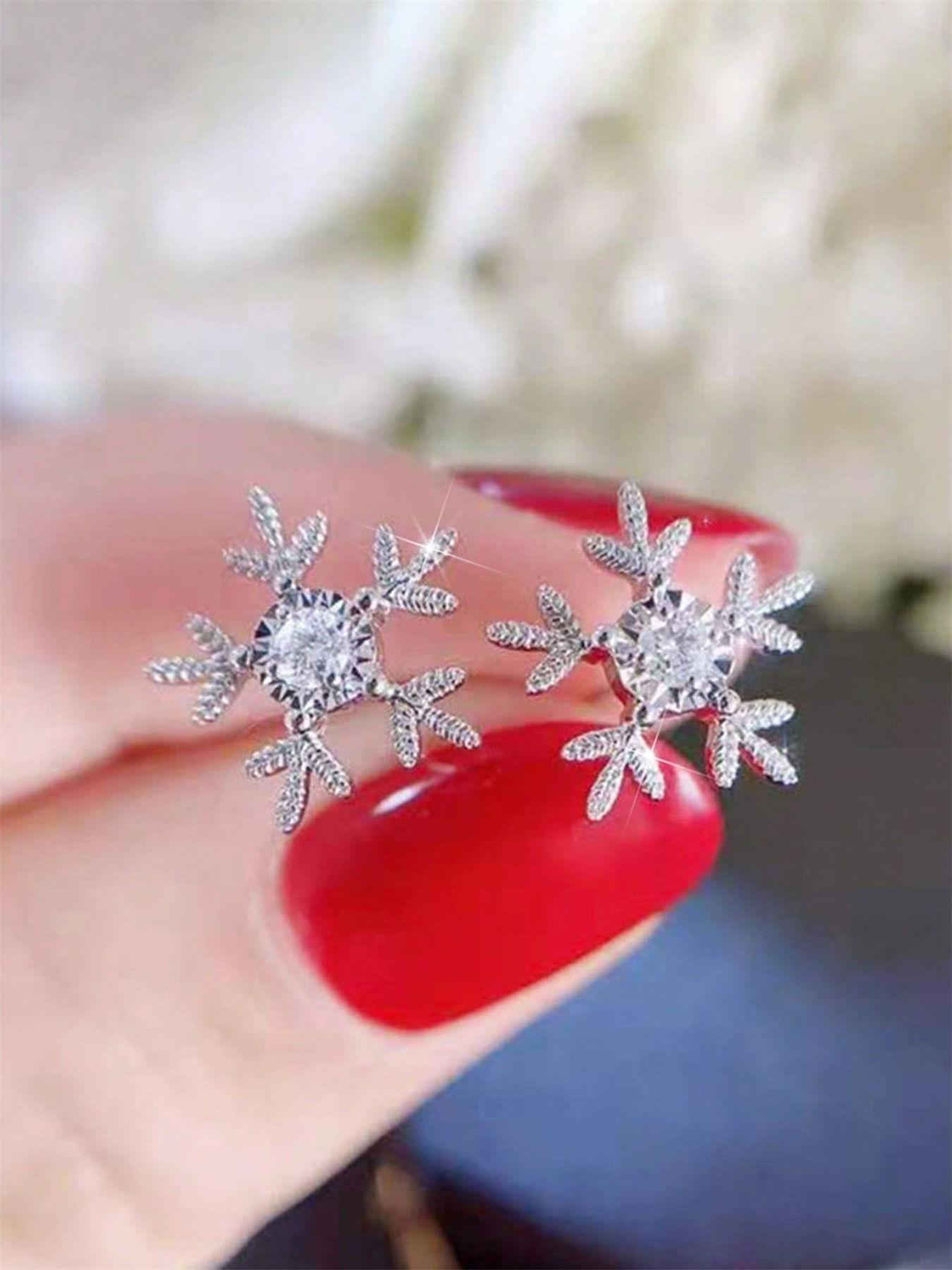 1 Pair Romantic Cubic Zirconia Snowflake Stud Earrings For Women For Wedding Christmas Day Gift