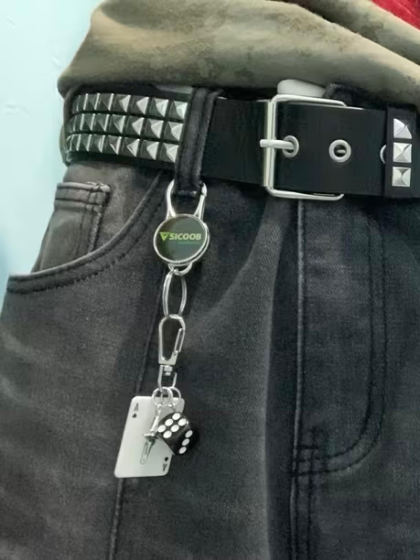 Y2K Ace of Spades Keychain with Star Pendant-Poker Card Dice Star Keychain Bag Charm, Acrylic Keychain, Aesthetic Keychain, for Bag Charms, Backpack Keychains & Wallet Decoration