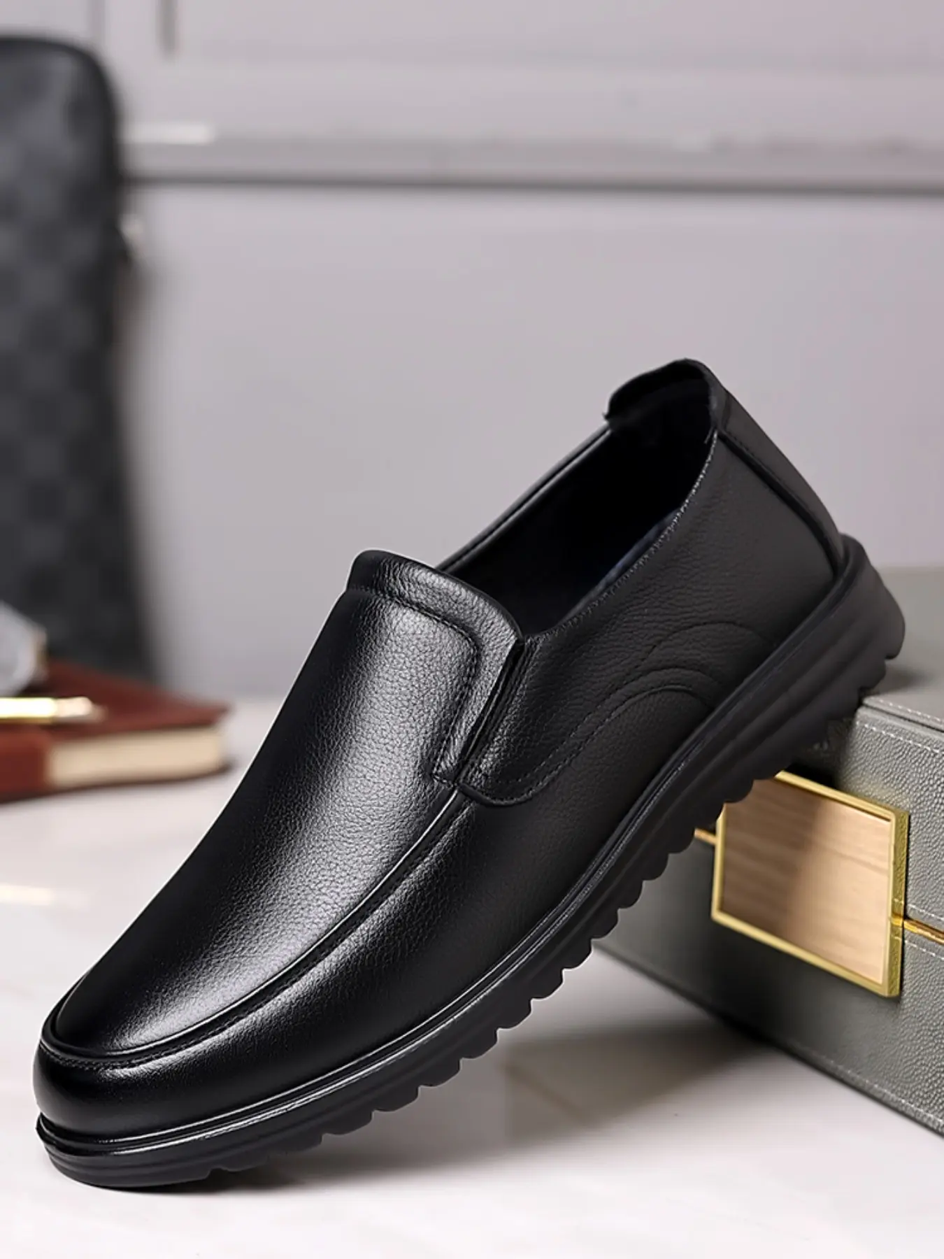 Men's Business Casual Shoes, Slip-On Flat Leather Oxford, Round Toe Oxford, Comfortable Footwear for Daily Wear, Stylish Design for Men