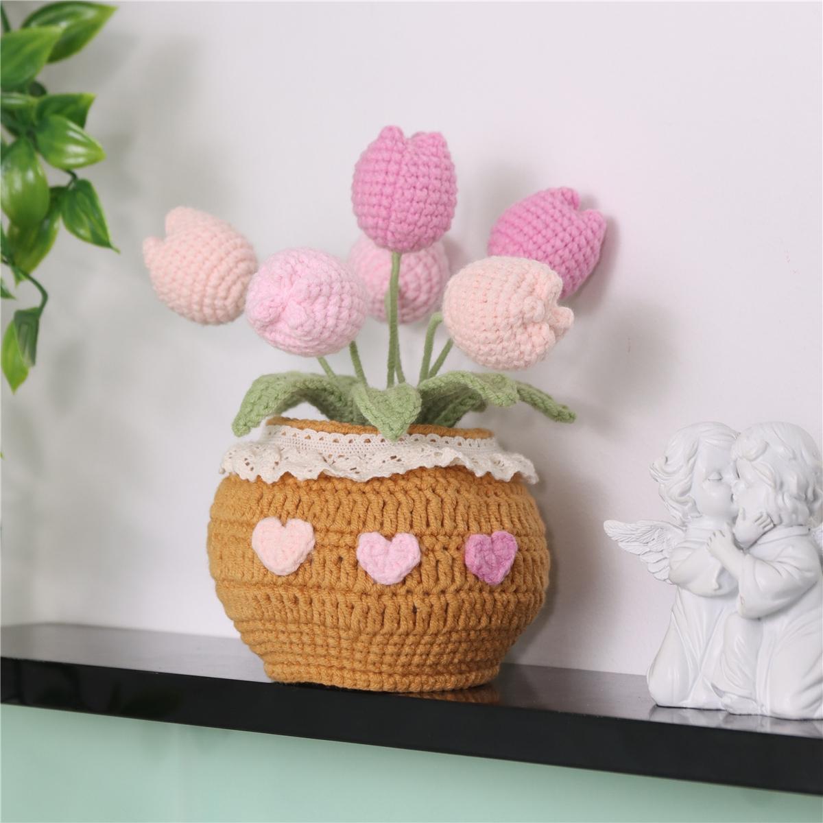 Room Decor Indoor Plants Handmade Crochet Tulip Potted Plant, 1 Count Knitting Tulip Potted Plant, Christmas 2024 Ornament, Tulips Artificial Crochet Bouquet Desktop Decoration for Home Office, Gift for Friend & Family, Flowers, Interior