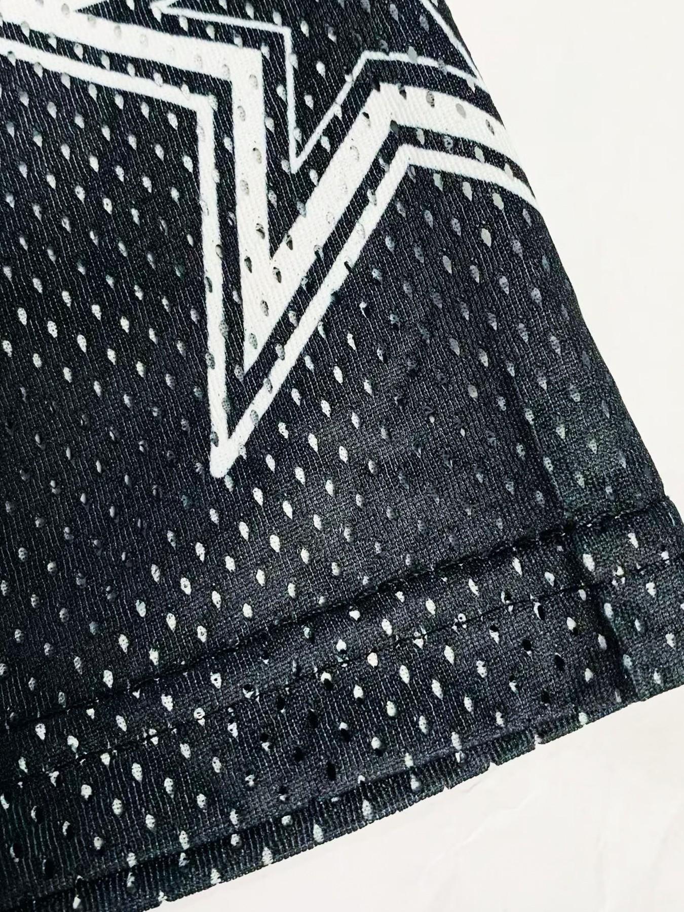 Women's cropped soccer jersey, #25 printed mesh top, Y2K street style V-neck short-sleeved T-shirt, breathable sporty style, casual summer cropped top, suitable for sports, everyday wear, parties, and looks great with jeans and shorts.