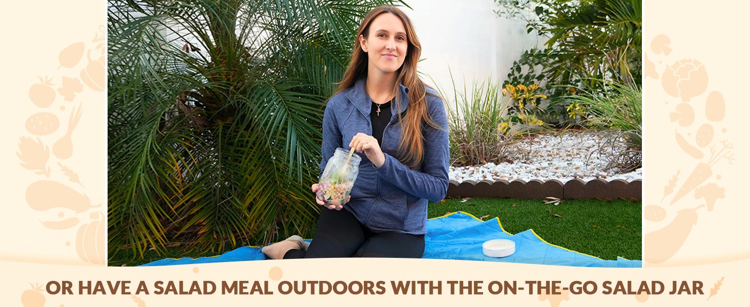 SOLIGT Glass Salad Jars with Lids, 4 Pack 32oz, Leakproof Container for Lunch - Two Small Built-in Boxes with Wet/Dry Separation for Salad Dressing and Dry Ingredients, Mason Jars for Meal Prep Christmas Gift Ideas