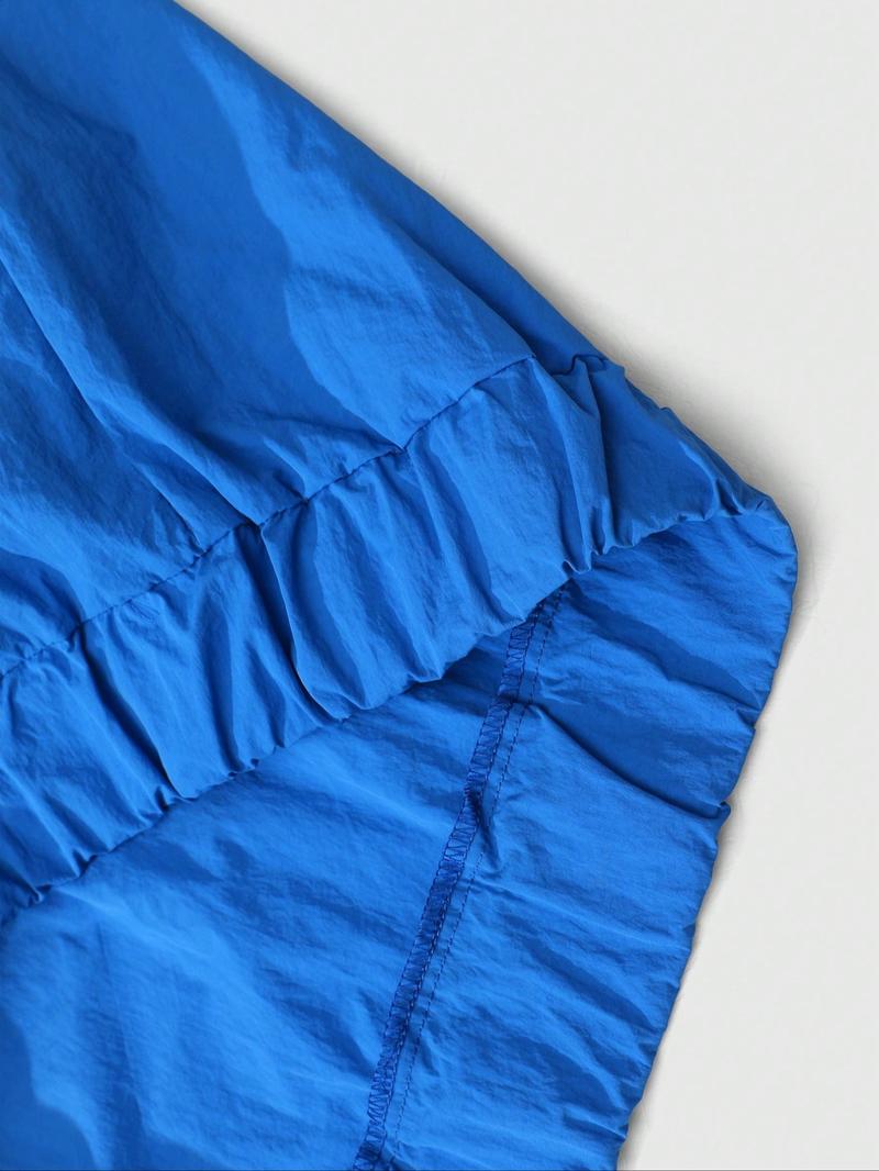 This men's two-piece Athletic Tracksuit Set includes a turtleneck jacket and sweatpants, featuring a striking blue and black color-block design with a unique sheen. Suitable for outdoor activities and casual wear, it also makes a great holiday gift.