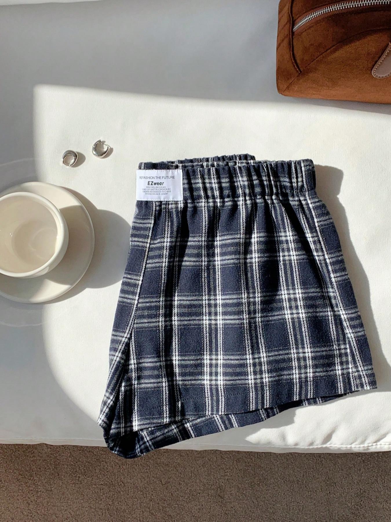 Comfortable Fit Elastic-Waist Gingham Shorts for Everyday Wear, Suitable for Spring and Summer Comfortable Fit Elastic-Waist Gingham Shorts for Everyday Wear, Suitable for Spring and Summer