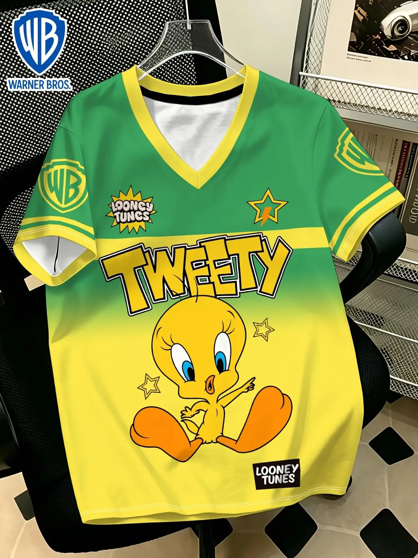 Warner Bros Looney Tunes Men's V-Neck Mesh T-Shirt, Vintage Cartoon Streetwear, Tweety Bird Graphic, Breathable, Plus-Size Fit