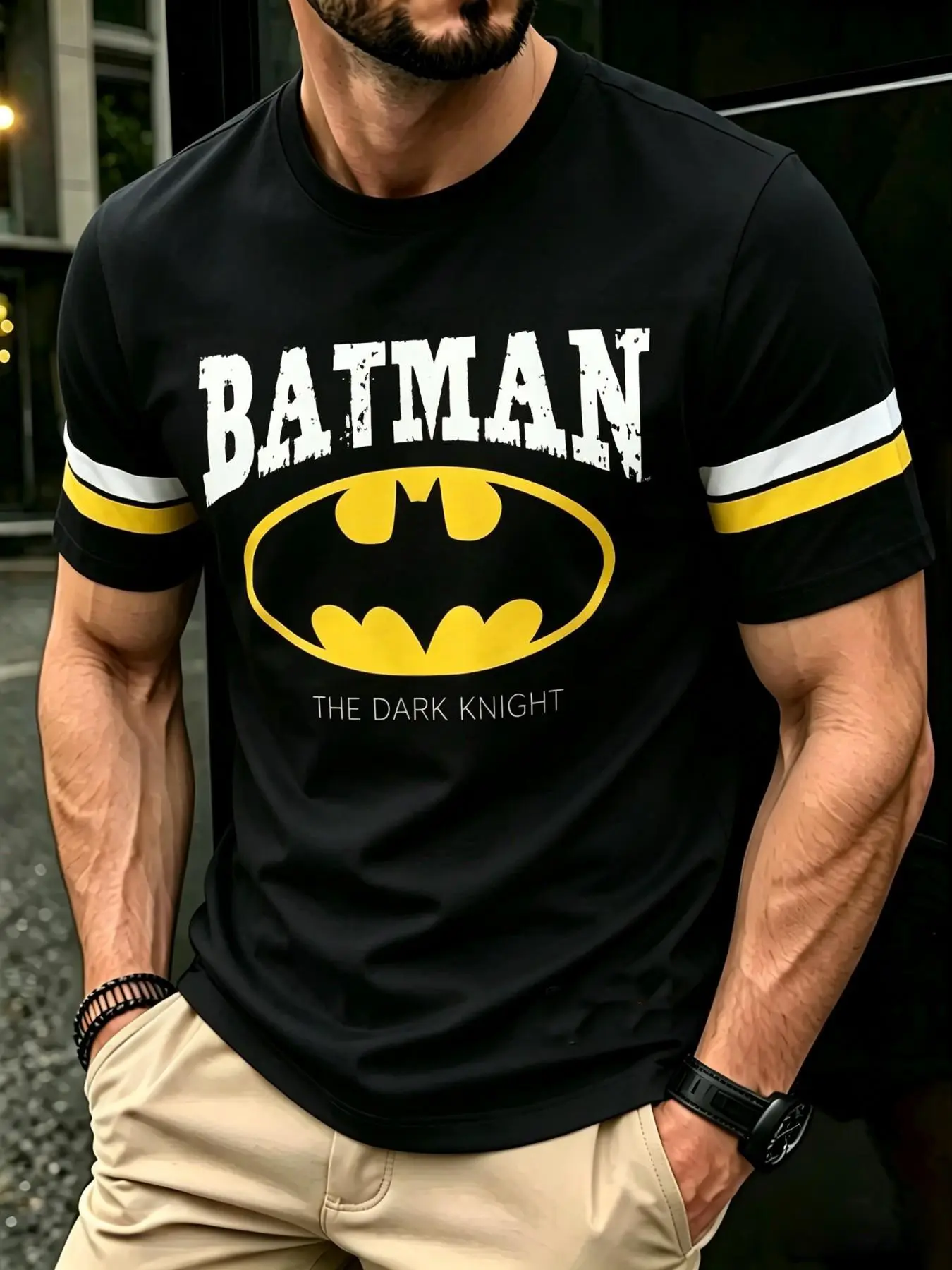 【Authorized】Retro Batman "The Dark Knight" print men's short-sleeved T-shirt, with striped cuffs, loose short sleeves, street fashion style, black casual T-shirt