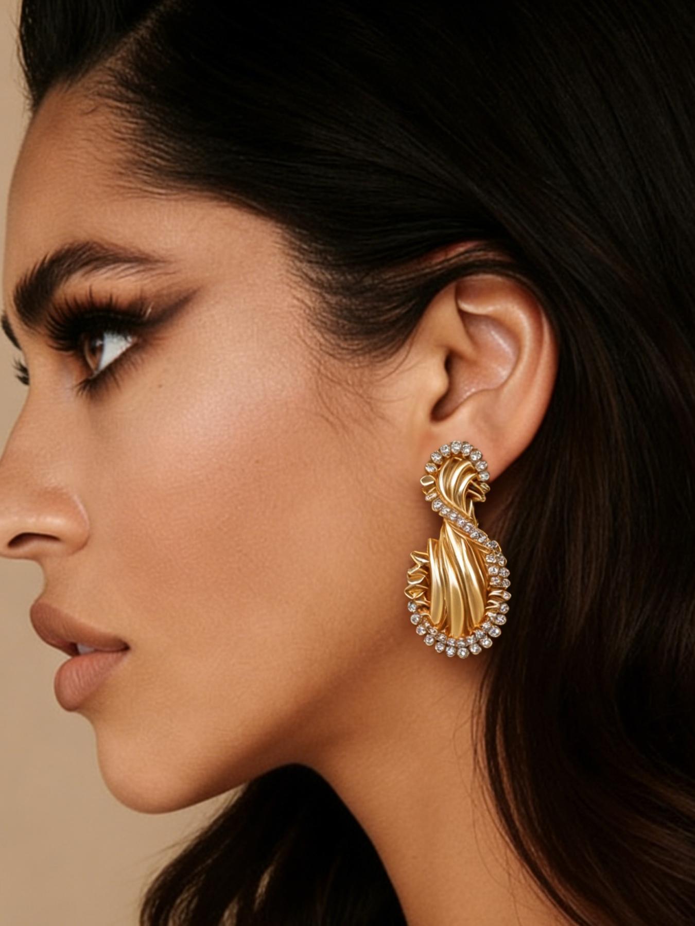 1 pair of vintage elegant tassel studded diamond earrings, suitable for daily commuting, vacation and dating, and also a surprising and exquisite small gift.