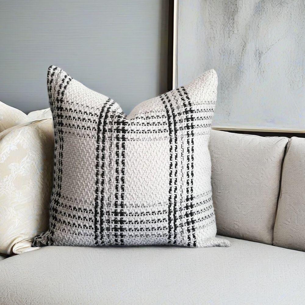 Chenille Plaid Throw Pillow Covers, Boho Farmhouse Black‑White Grid Woven Raised Textured Cushion Covers, Decorative Pillowcase for Couch Sofa Bed Living Room Home Decor, Pillow Inserts Are Not Included