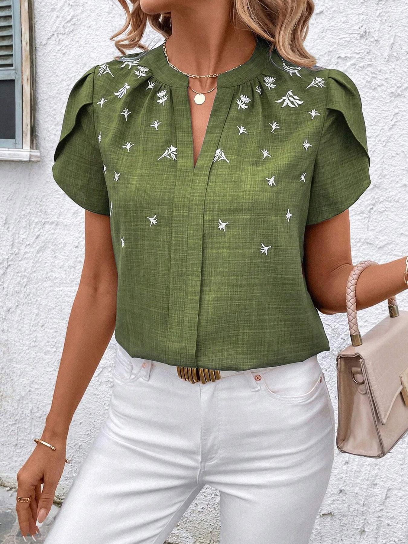 A women's solid color printed half-open collar short-sleeved shoulder pleated pullover T-shirt top, suitable for summer, suitable for commuting, casual wear, home wear.