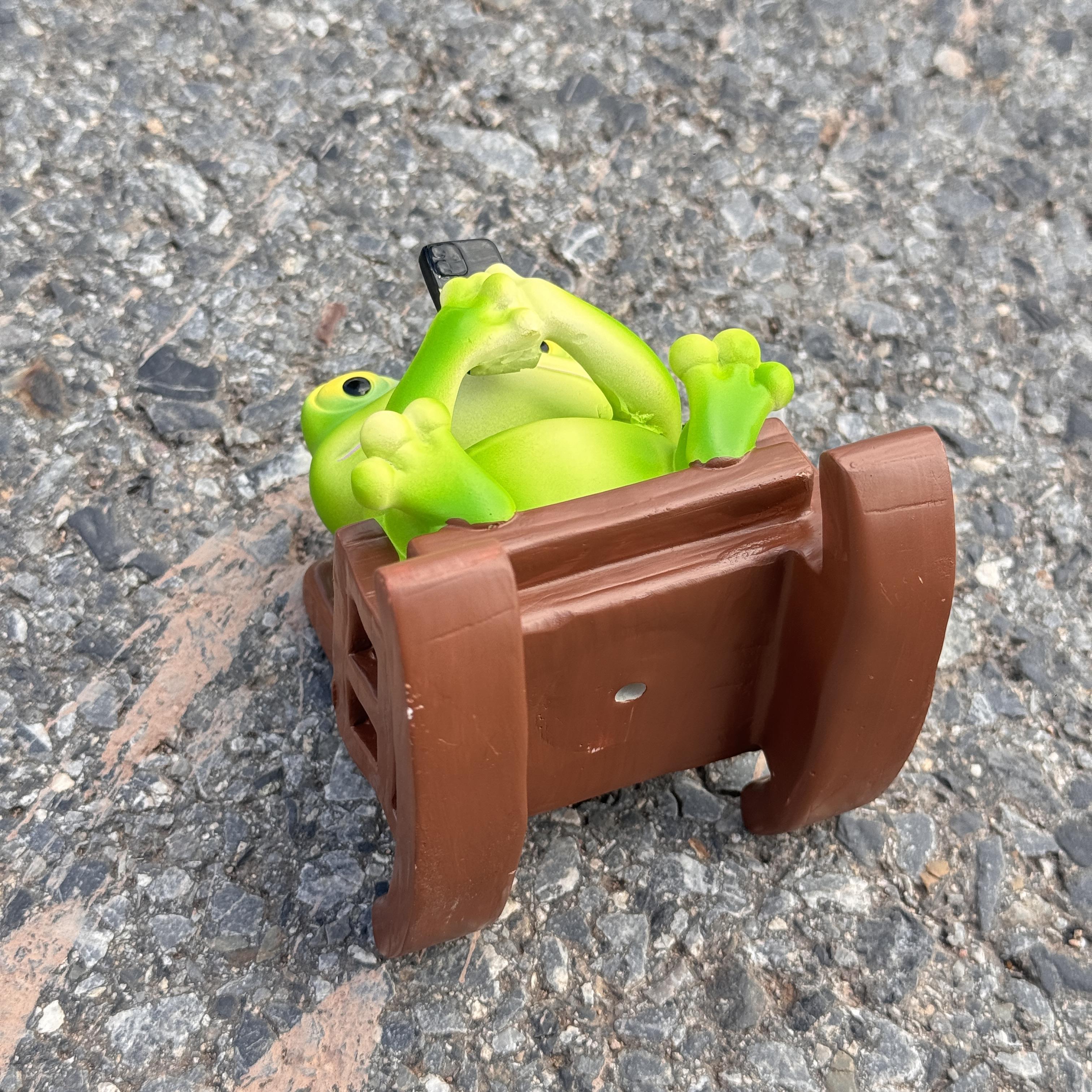 Cute Lazy Frog Rocking Chair Ornament, Trendy Smartphone Playing Pet Design, Desk Office Stress Relief Decorative Item