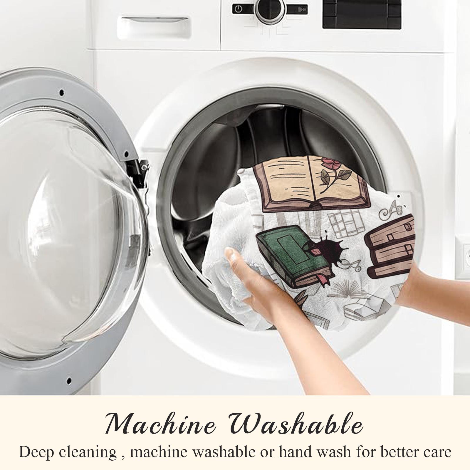 Flannel Blanket - a Warm Choice for Every Book-Loving Girl, Celebrating The Dreams of Readers. The Gentle And Stylish Patterns Add Color to The Reading Experience