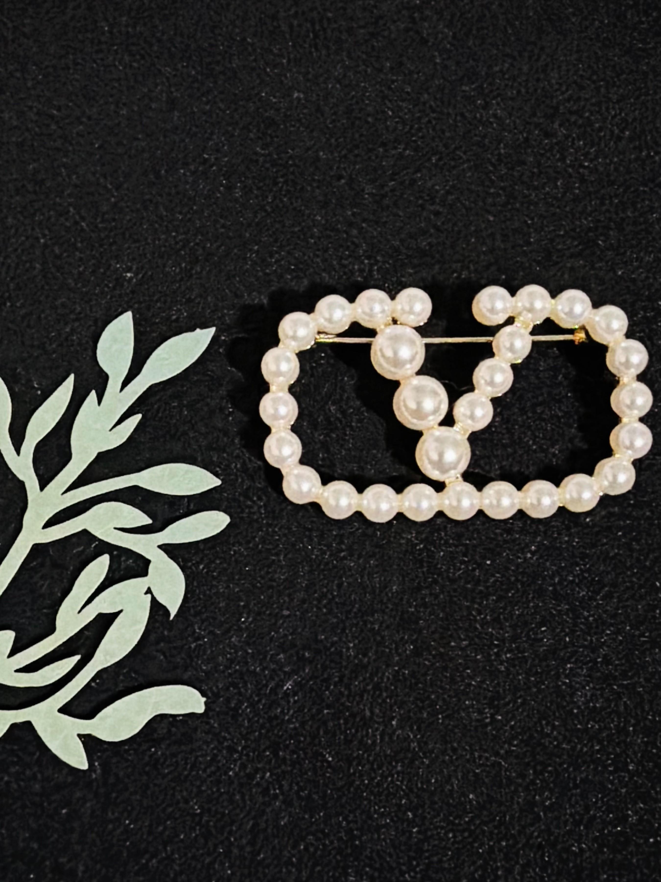 Women's Lapel Pin, European Style Graphic Large Coat Decoration, Lightweight Luxury Small Fragrance Brooch, Western Accessory, Unique Aesthetic