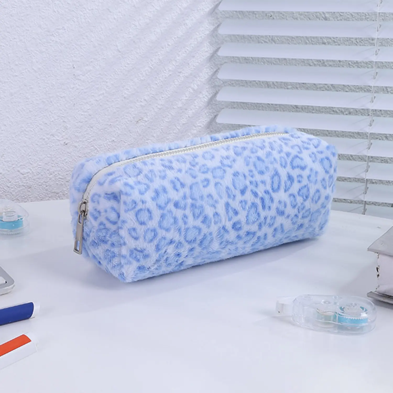 Fuzzy Leopard Pattern Pencil Case, Soft Plush Zipper Pen Bag, Portable Lightweight Stationery Pouch, Office Desk Accessories, for Pens, Pencils, Daily Essentials, Organizer for School, Office, Study Desk, Travel