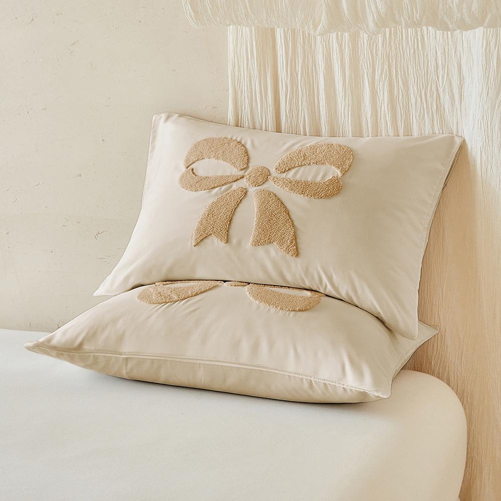 Towel  Embroidery pillowcases set of 2 counts, with bow pattern, simple and elegant, soft and comfortable. Each size includes two pillowcases. Available in two colors: white and khaki. There are 6 sizes available. They are suitable for bedroom, guest room
