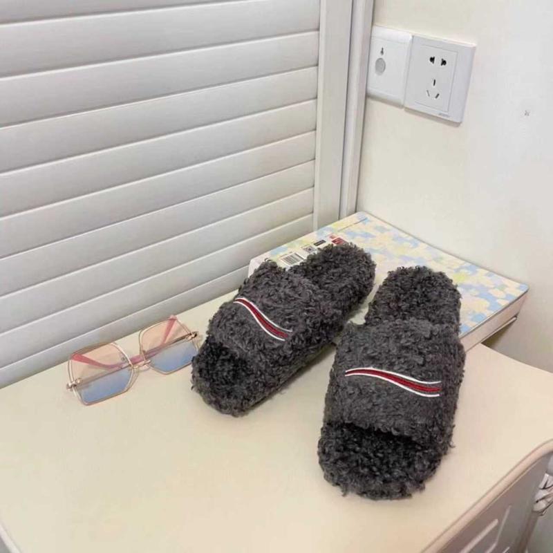 2025 Outdoor Sports Slippers Unisex Men Women Winter Fur Fluffy Furry Warm Letters Sandals Comfortable Fuzzy Girl Flip Flop Casual Footwear