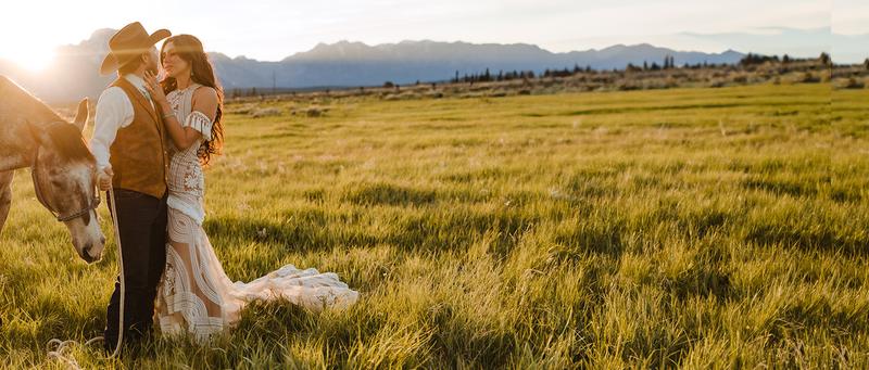 Fashion Cowboy Boots for Women - Wide Calf Sparkly Cowgirl Boots, Comfort Women's Knee High Rhinestone Boots, Glitter Sparkle Country Boots with Classic Embroidery, Pointed Toe Pull On Zipper Stitching Retro Fashion Tall, Botas