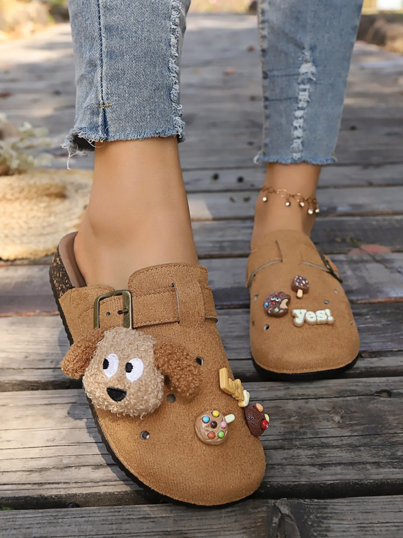 Women's Slip-On Flat Sandals, Closed-Toe Low Heel Shoes, Comfortable One-Step on Footwear, Ideal for Daily Wear