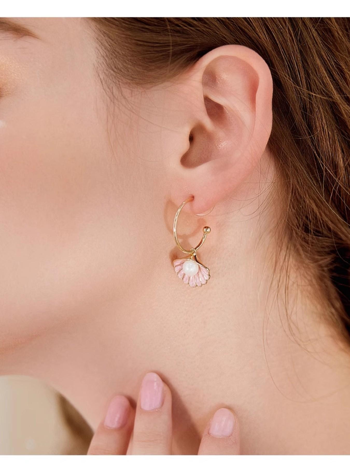 Asymmetrical Shell & Starfish Pearl Earrings for Women – Lightweight Ocean Style Drop Earrings Pearl Embellished High Quality Earrings