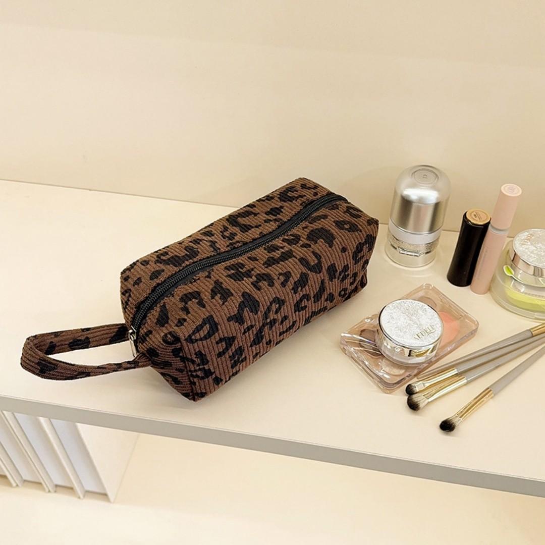 Large Capacity Leopard Print Makeup Bag, Gold Animal Pattern Cosmetic Storage, Makeup Storage Organizer, Durable Polyester Material, Ideal for Women, Teens, Travelers