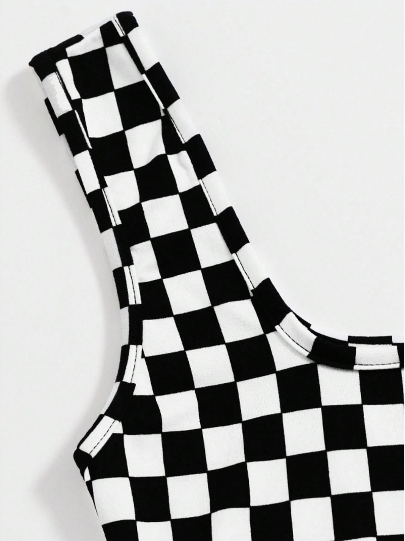 This is a One-Piece Women's Black and White Checkered Cropped Vest. It's a Casual Sleeveless Square-Neck Top, Suitable for Street Style, Everyday Wear, Parties, and Casual Outings.
