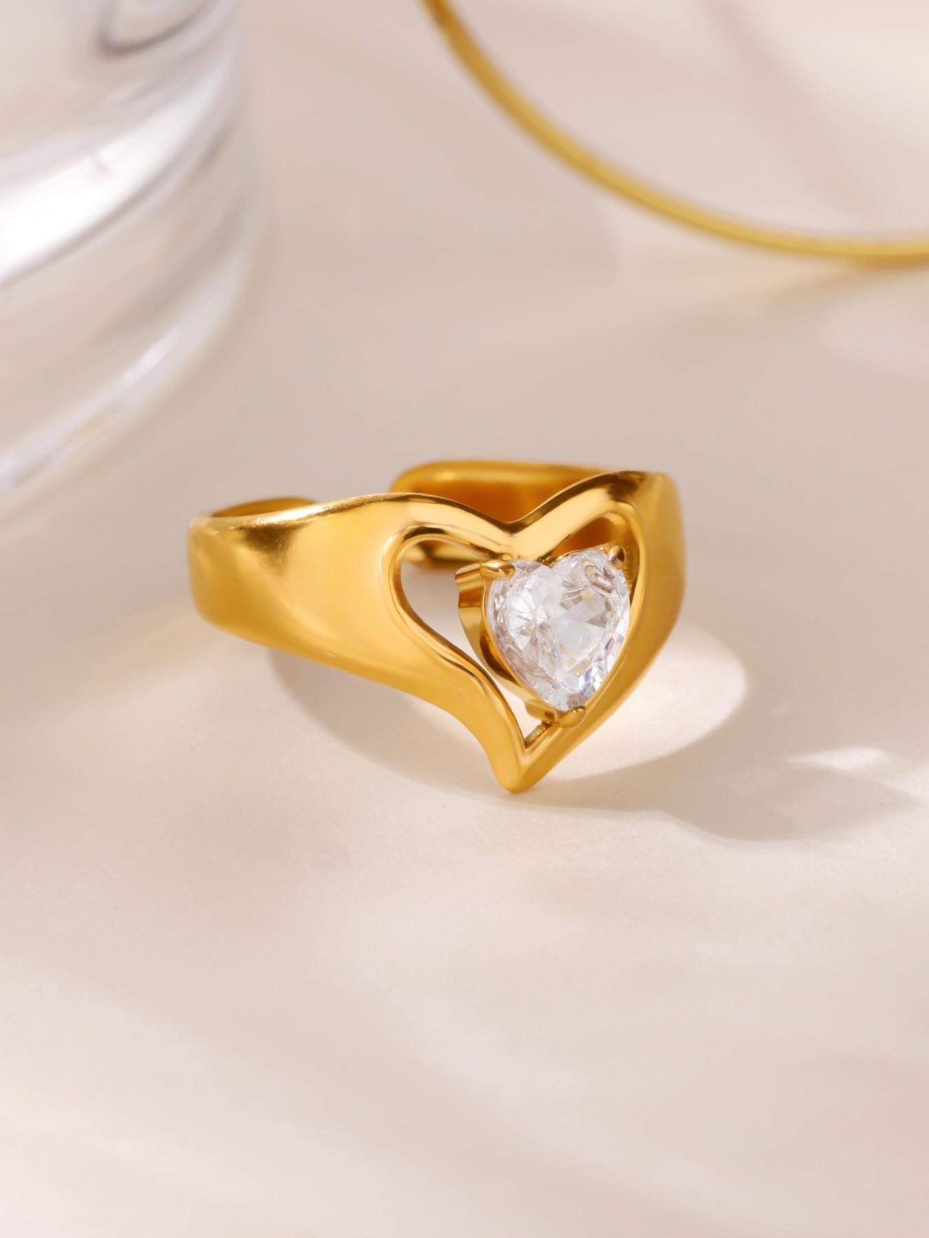 Luxurious Zircon Heart Ring for Women, Stainless Steel Wedding Ring, Fashionable Waterproof Jewelry, Perfect Gift for All Occasions