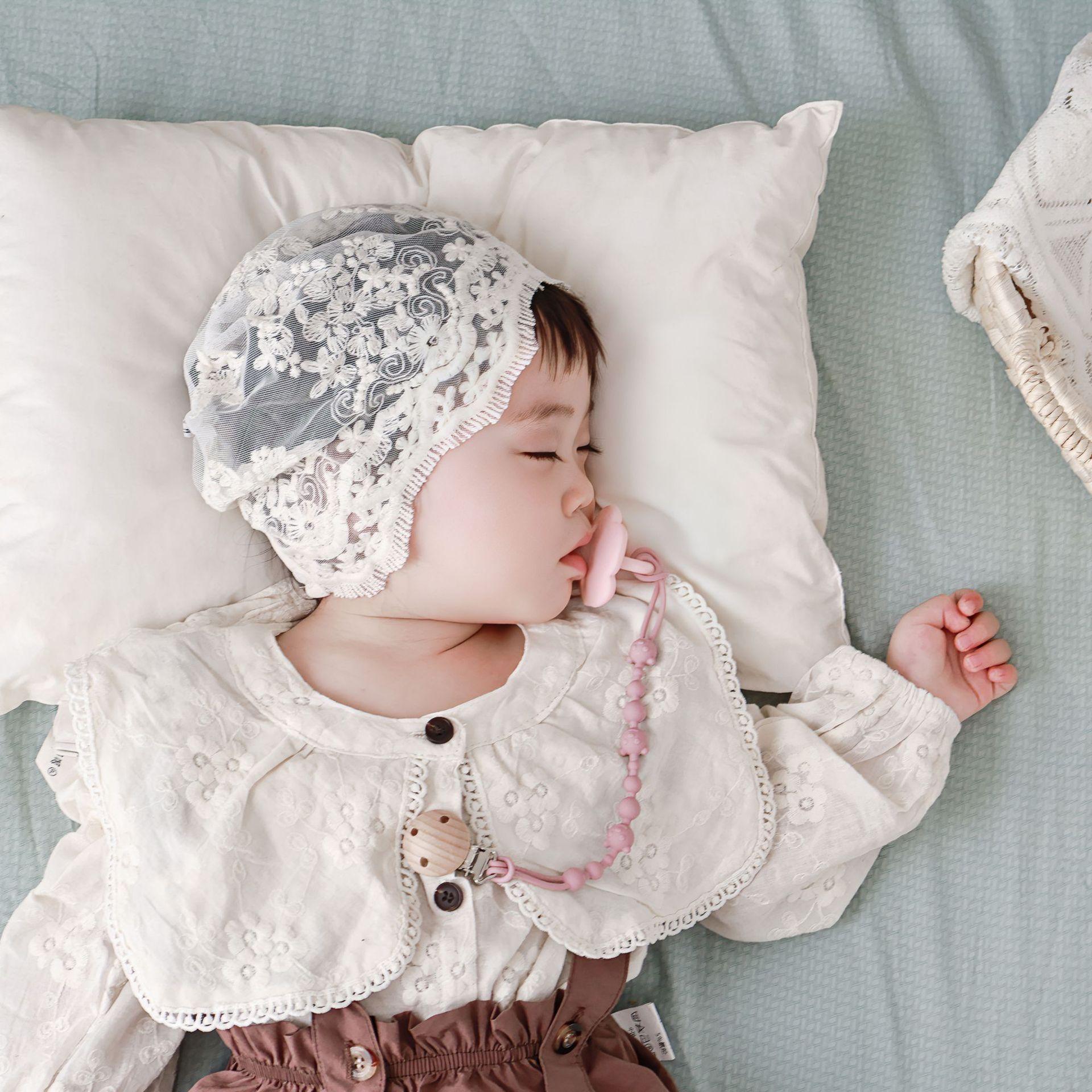 Baby Pacifier Chain, Anti-Drop Silicone Soother Strap, One-Piece Design, Comfortable Teething Relief, Safe & Durable Baby Accessory