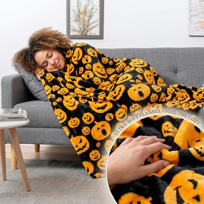 Halloween Fleece Couch Throw Blanket, 60x80 in Soft Plush Warm Black Fall Cabin Blanket with Orange Pumpkin Design for Home Room Decor, Modern Throw