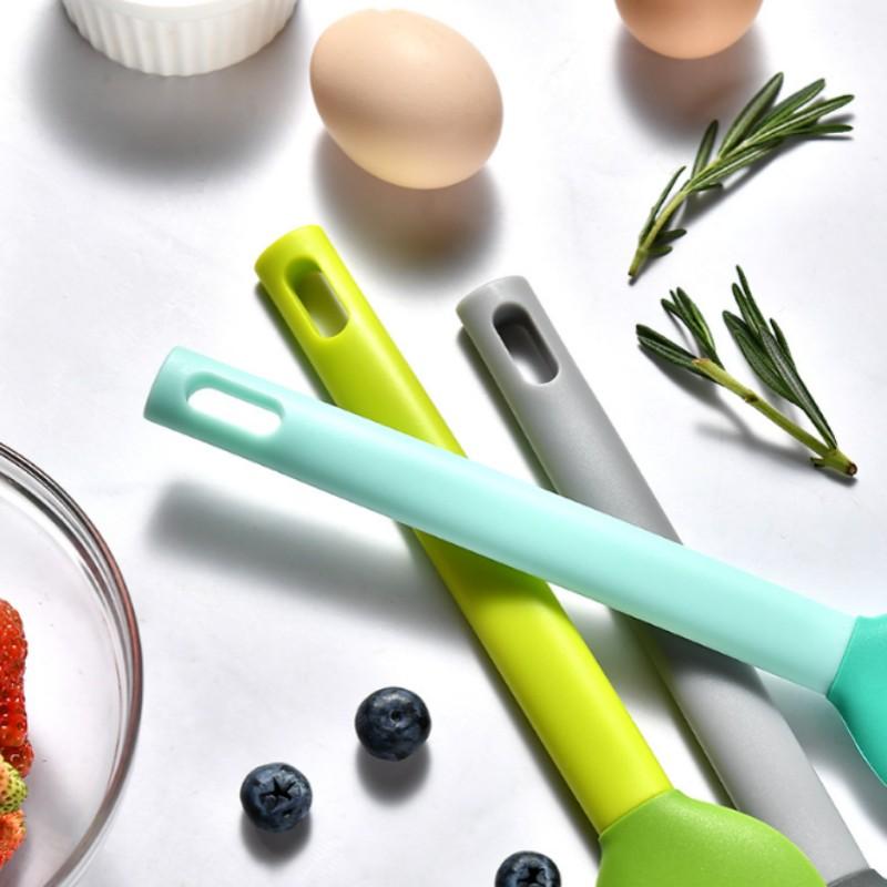 1 color-matching integrated silicone spatula, multi-color silicone spatula, durable kitchen tool, flexible kitchen spatula suitable for baking, cooking, sc bowls, decoration, heat resistance and easy cleaning, etc. Various colors optional