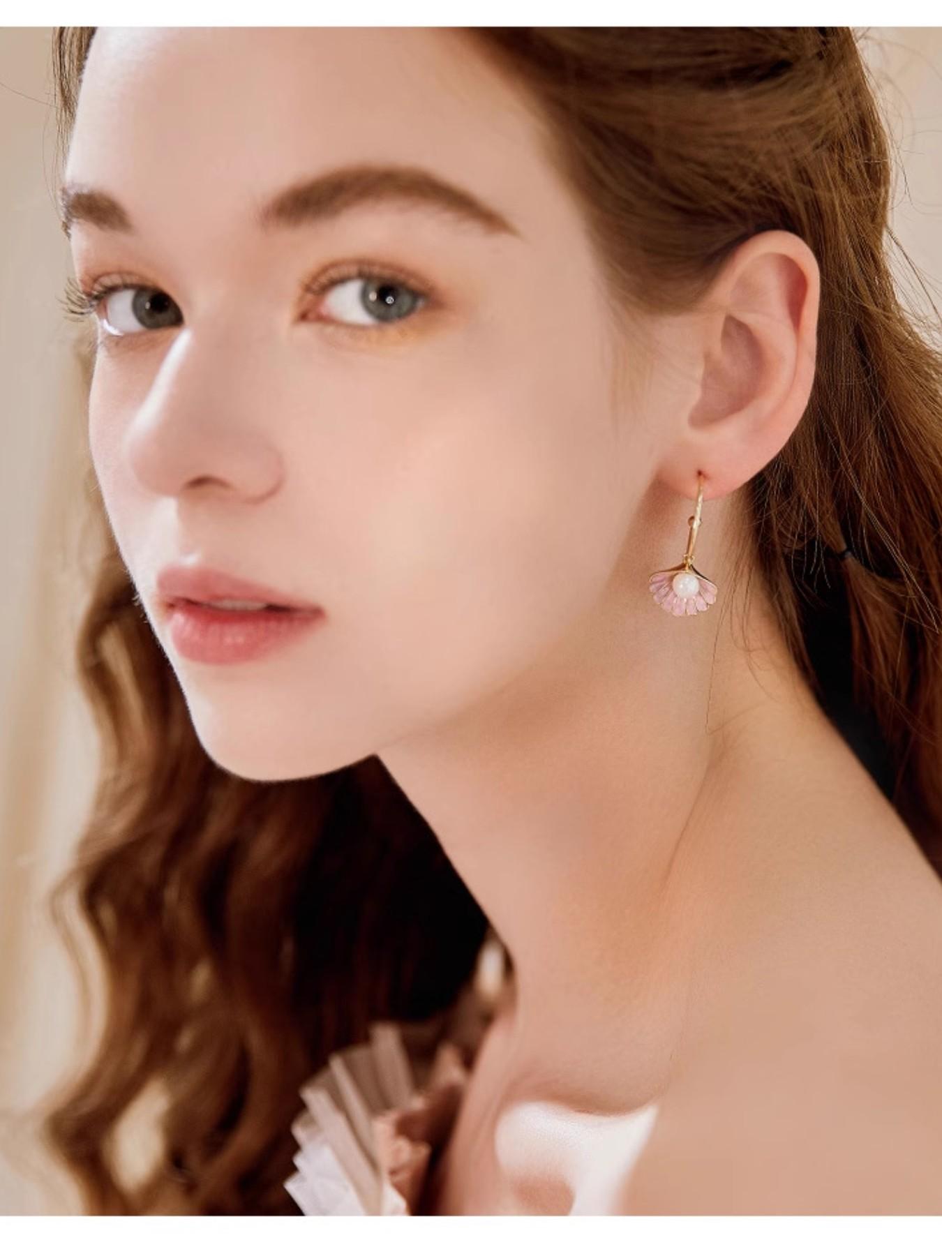 Asymmetrical Shell & Starfish Pearl Earrings for Women – Lightweight Ocean Style Drop Earrings Pearl Embellished High Quality Earrings