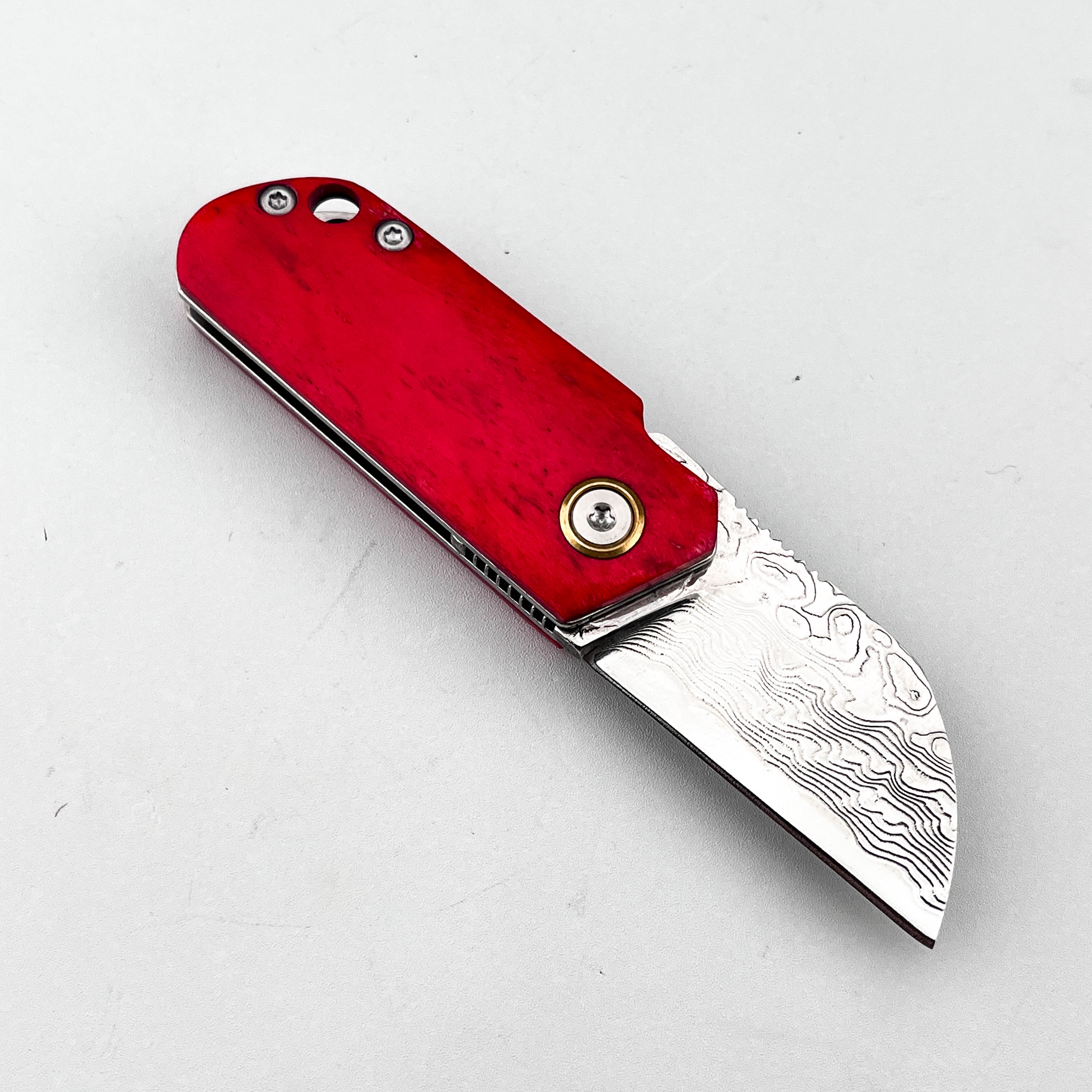 Mini Damascus folding knife, Portable knives, ultra-small and portable, handcrafted Damascus steel blade, dyed cow bone handle, with a hanging rope, practical tool for daily carry-on EDC, outdoor camping and hiking