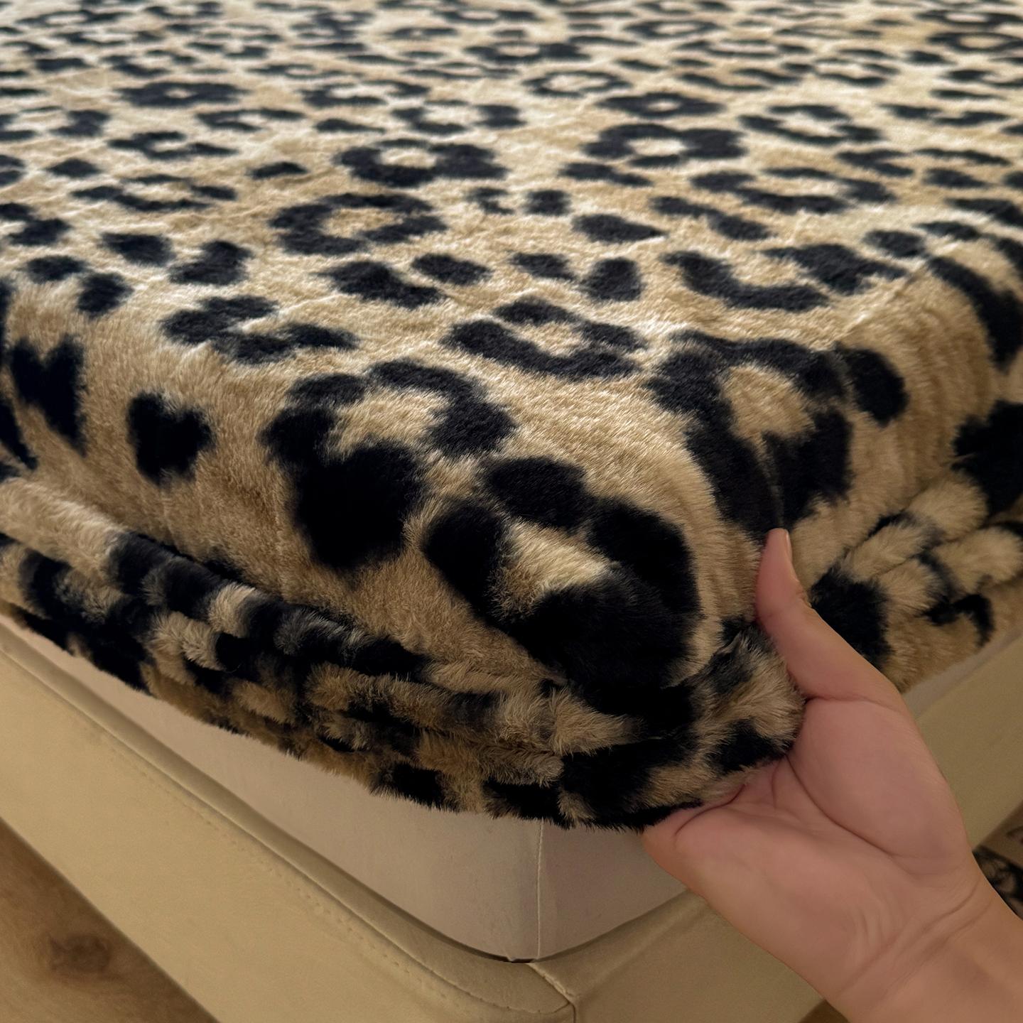 Faux Rabbit Fur Leopard, Tiger Print Fitted Sheet 3-Piece Set, Bedsheet Sets – Soft & Warm Solid Color Bedding, Premium Set (Includes 1 Fitted Sheet + 1/2 Pillowcases), All-Season, Perfect for Bedroom, Dorm, Sofa, Christmas Gift