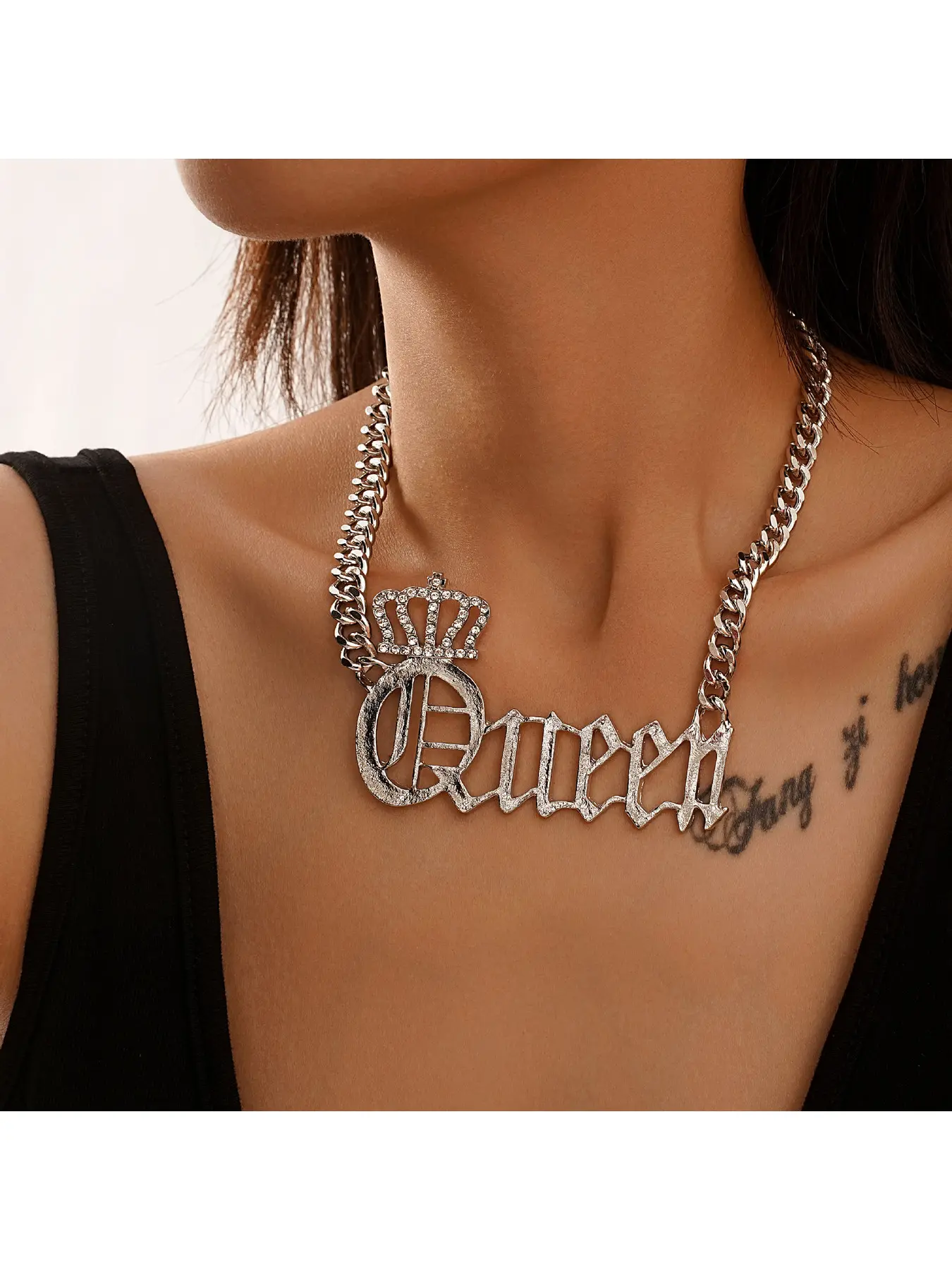 Personalized Fashion Necklace with Diamond Crown and Letter Pendant, Popular Short Necklace
