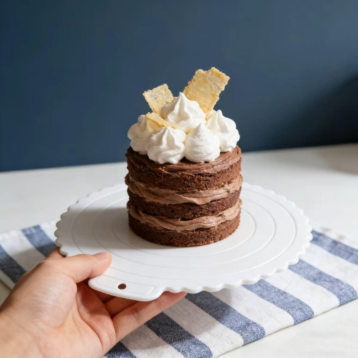 Reusable Cake Liner, Durable Plastic Design, Perfect for Baking Enthusiasts, Replaceable Alternative to Disposable Cake Pans