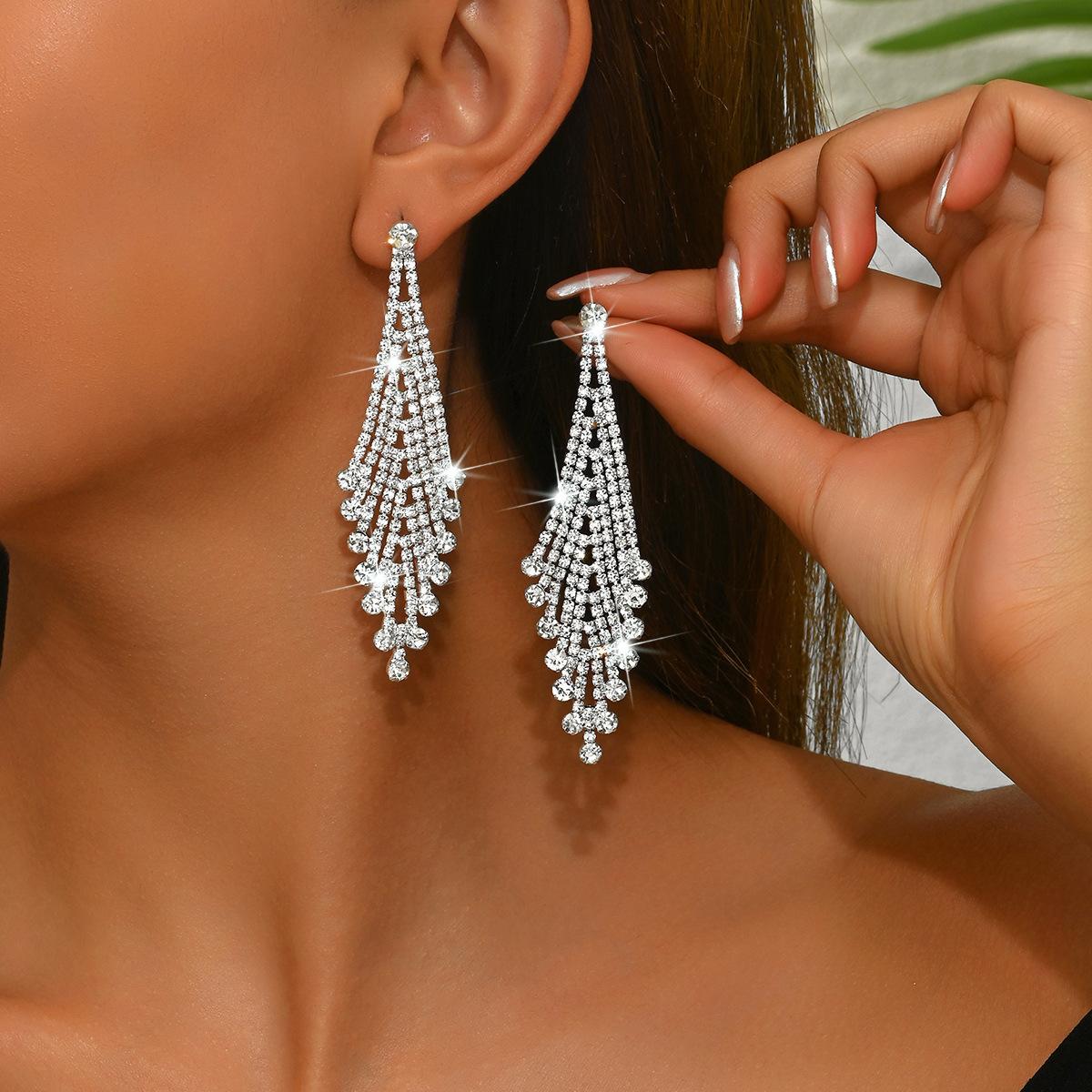 Women's Statement Rhombus Long Drop Dangling Earrings with Sparkling Rhinestone Pave, Adult Sports & Outdoor Accessory Jewelry, 1 Pair, Rhinestone Earrings