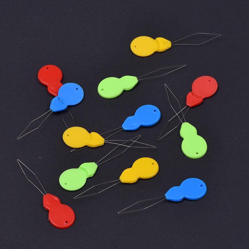 30-Pack in Mixed Colors，Thread a Needle Easily Even with Poor Eyesight! Colorful Gourd-Shaped Needle Threader, Plastic Tail Threader, Sewing Tool Must-Have